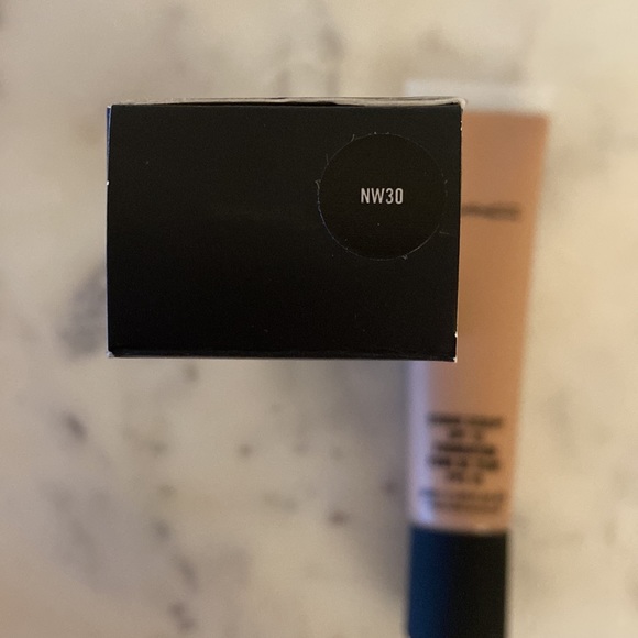 Mac NW30 Studio Sculpt Foundation. Rare Find! - Picture 2 of 3